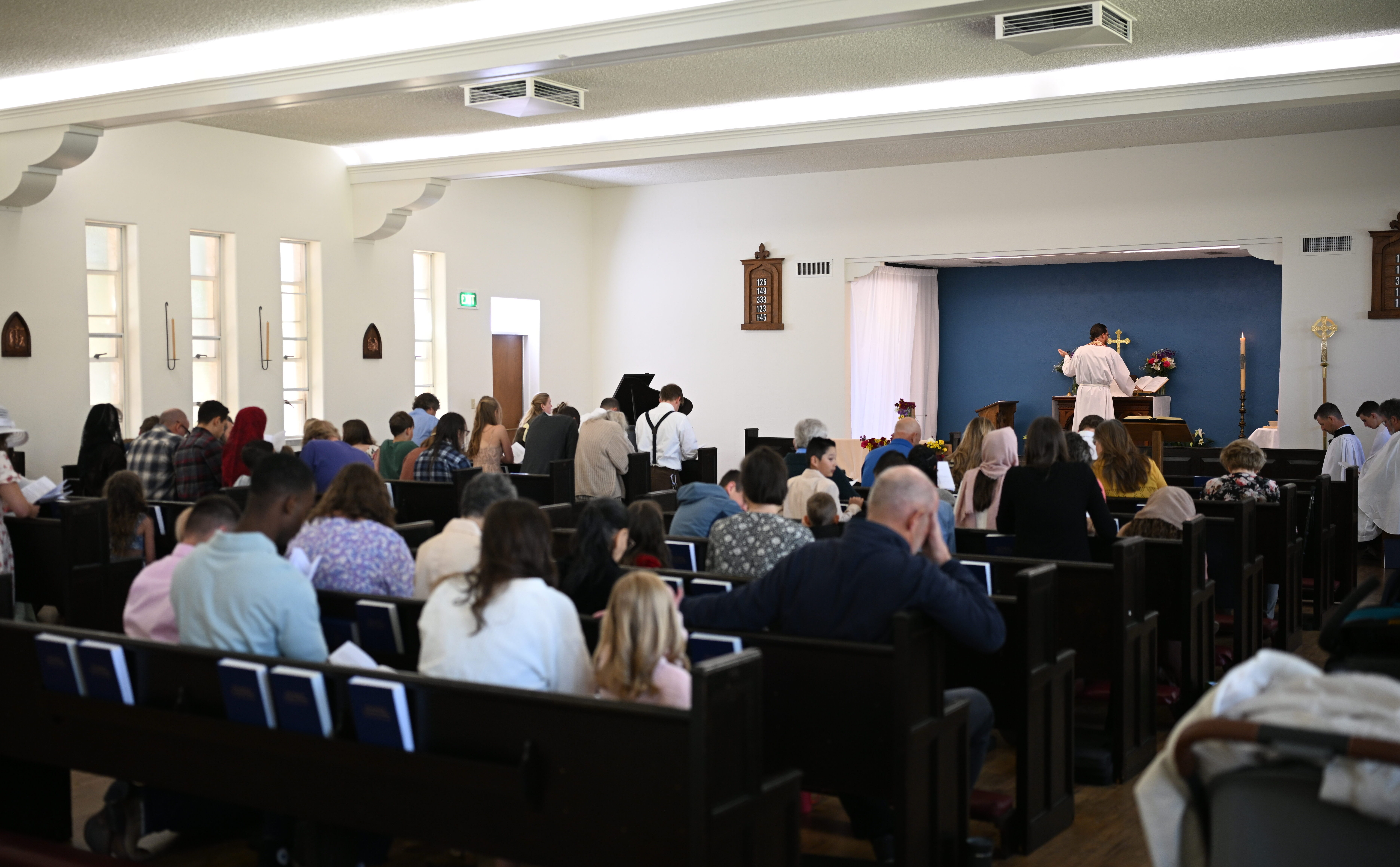 063 Easter26Holycross